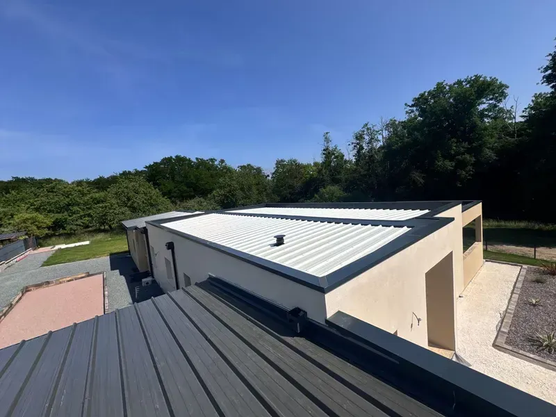 Maison+neuve+Toiture+en+panneaux+Sandwich